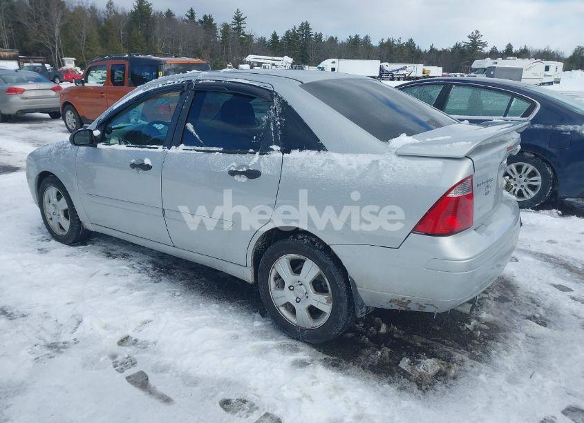 Photo 3 of 2005 Ford Focus ZX4 (VIN 1FAFP34N95W281562)