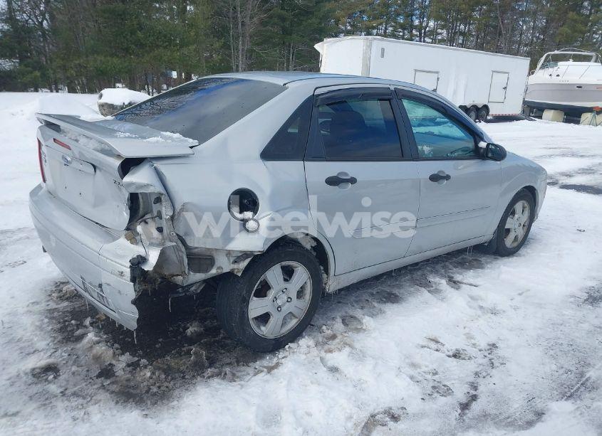 Photo 4 of 2005 Ford Focus ZX4 (VIN 1FAFP34N95W281562)