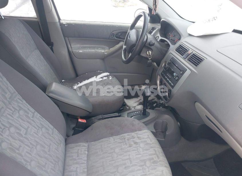 Photo 5 of 2005 Ford Focus ZX4 (VIN 1FAFP34N95W281562)