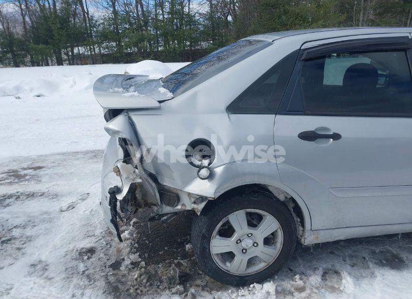 Photo 6 of 2005 Ford Focus ZX4 (VIN 1FAFP34N95W281562)