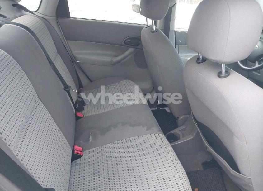 Photo 8 of 2005 Ford Focus ZX4 (VIN 1FAFP34N95W281562)