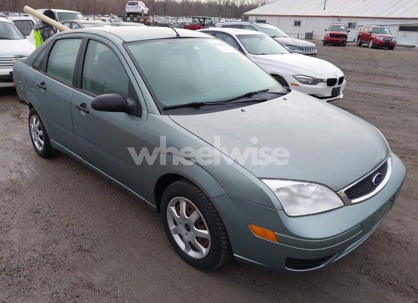 2005 Ford Focus ZX4 (VIN 1FAFP34N95W294215) main photo