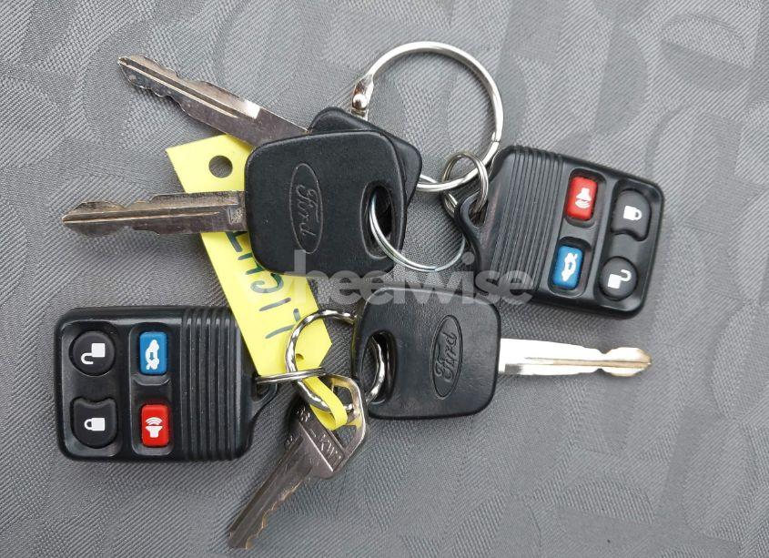 Photo 11 of 2005 Ford Focus ZX4 (VIN 1FAFP34N95W294215)