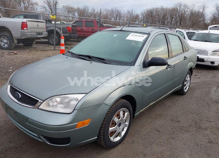 Photo 2 of 2005 Ford Focus ZX4 (VIN 1FAFP34N95W294215)