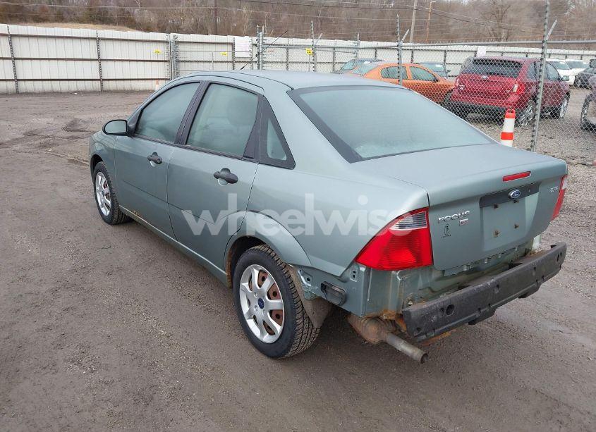 Photo 3 of 2005 Ford Focus ZX4 (VIN 1FAFP34N95W294215)
