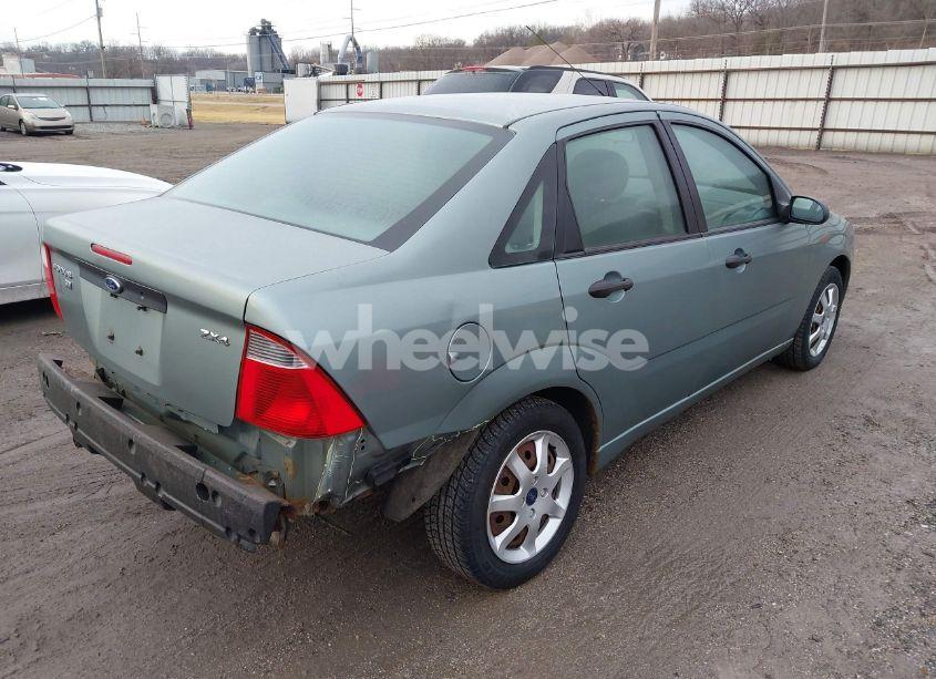 Photo 4 of 2005 Ford Focus ZX4 (VIN 1FAFP34N95W294215)