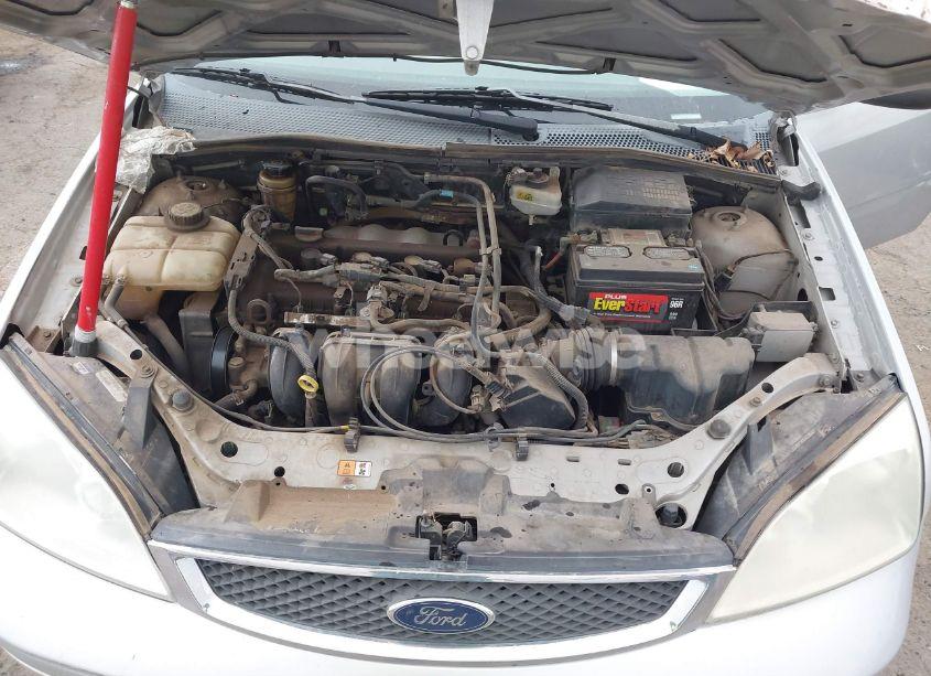 Photo 10 of 2005 Ford Focus ZX4 (VIN 1FAFP34N95W298006)