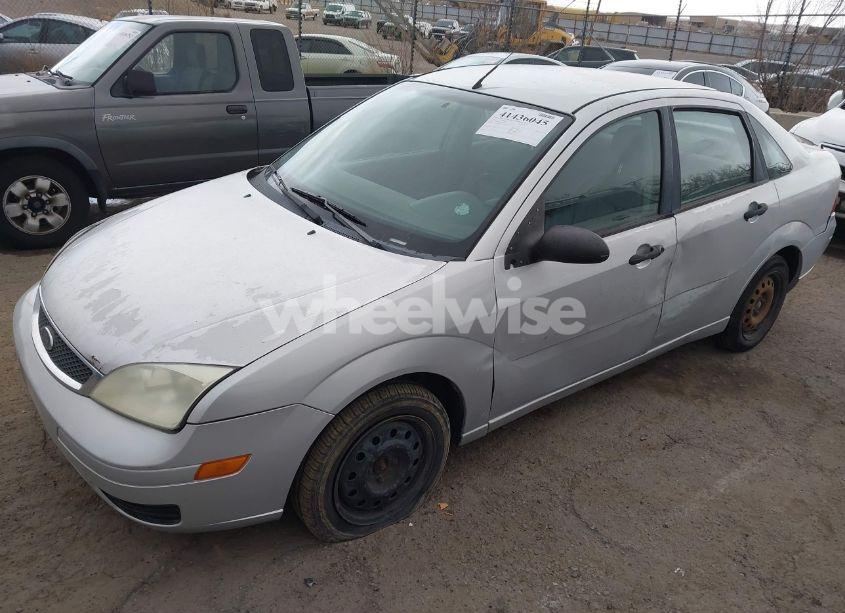 Photo 2 of 2005 Ford Focus ZX4 (VIN 1FAFP34N95W298006)