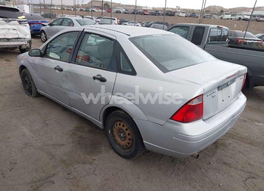 Photo 3 of 2005 Ford Focus ZX4 (VIN 1FAFP34N95W298006)