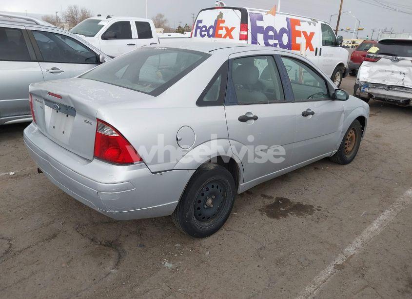 Photo 4 of 2005 Ford Focus ZX4 (VIN 1FAFP34N95W298006)