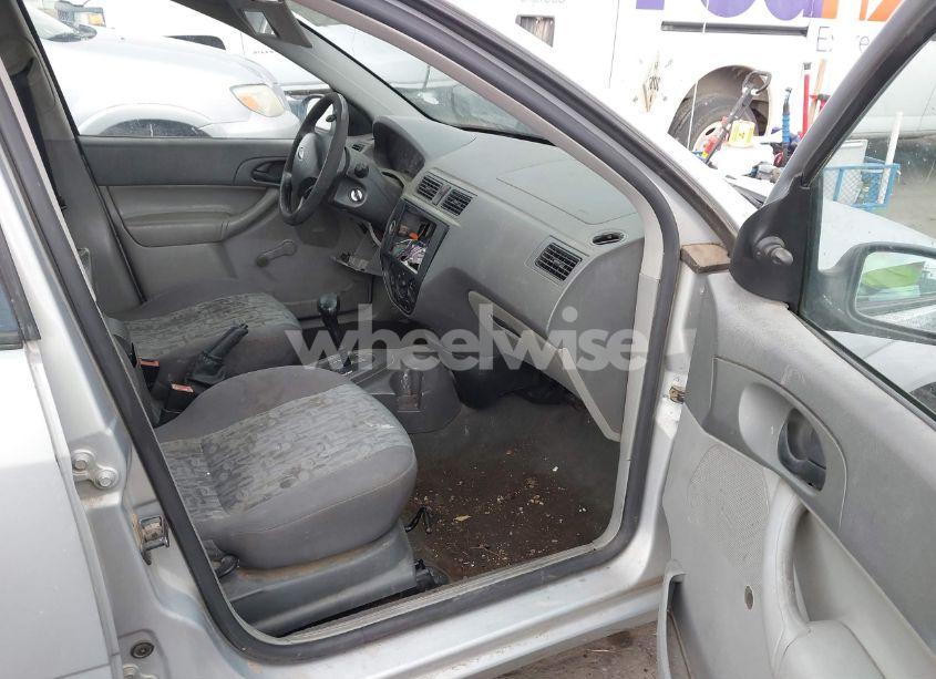 Photo 5 of 2005 Ford Focus ZX4 (VIN 1FAFP34N95W298006)