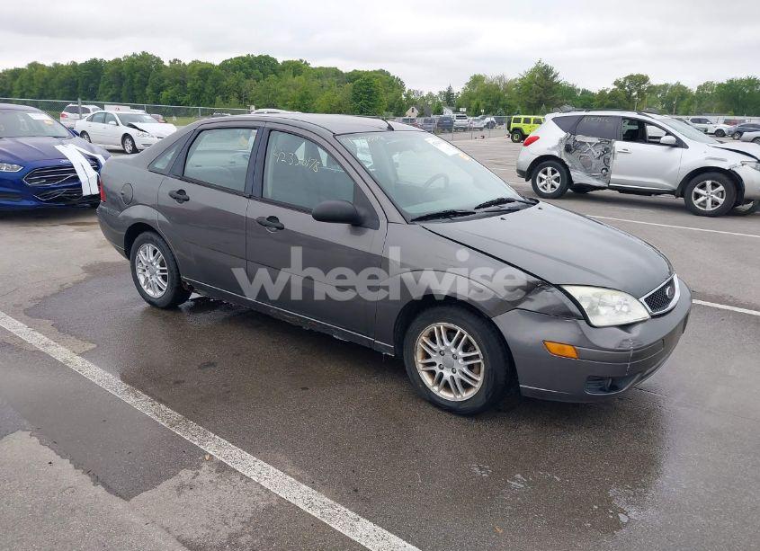 2005 Ford Focus ZX4 (VIN 1FAFP34N95W312583) main photo