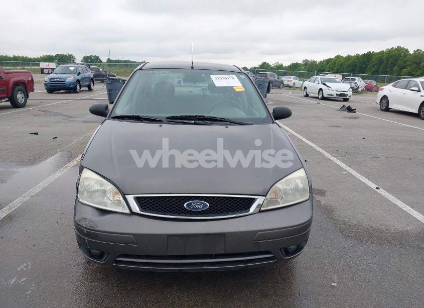 Photo 12 of 2005 Ford Focus ZX4 (VIN 1FAFP34N95W312583)