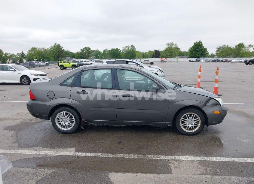 Photo 13 of 2005 Ford Focus ZX4 (VIN 1FAFP34N95W312583)