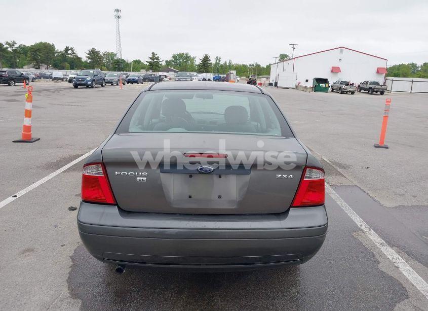 Photo 16 of 2005 Ford Focus ZX4 (VIN 1FAFP34N95W312583)