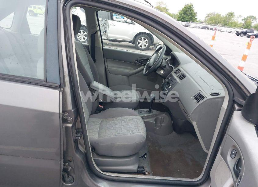 Photo 5 of 2005 Ford Focus ZX4 (VIN 1FAFP34N95W312583)