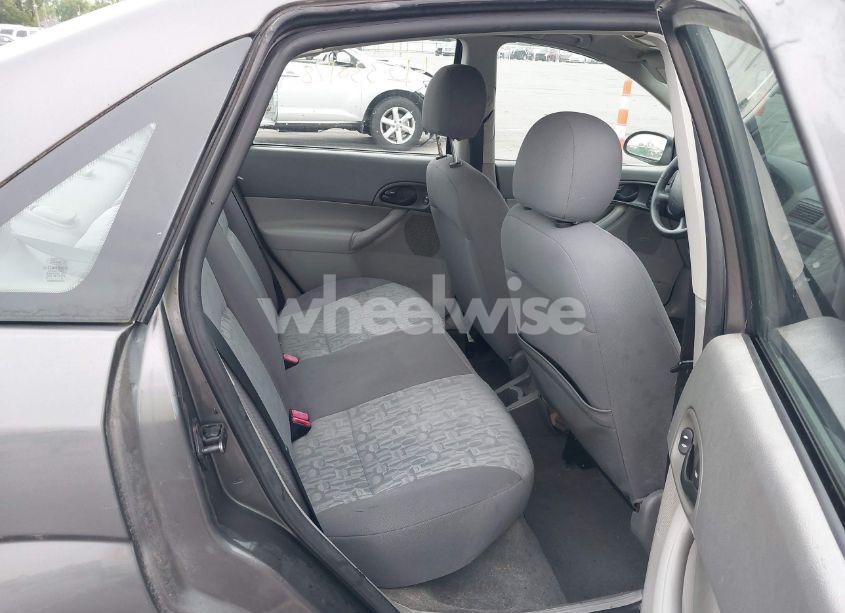 Photo 8 of 2005 Ford Focus ZX4 (VIN 1FAFP34N95W312583)