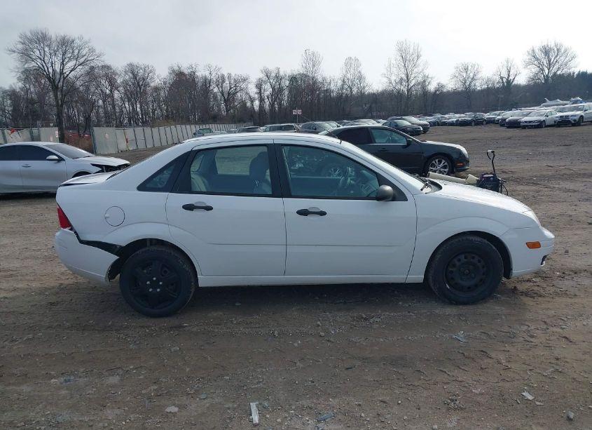 Photo 13 of 2007 Ford Focus S/SE/SES (VIN 1FAFP34N97W159755)