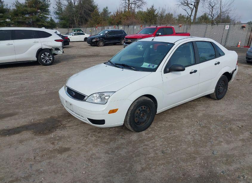 Photo 2 of 2007 Ford Focus S/SE/SES (VIN 1FAFP34N97W159755)