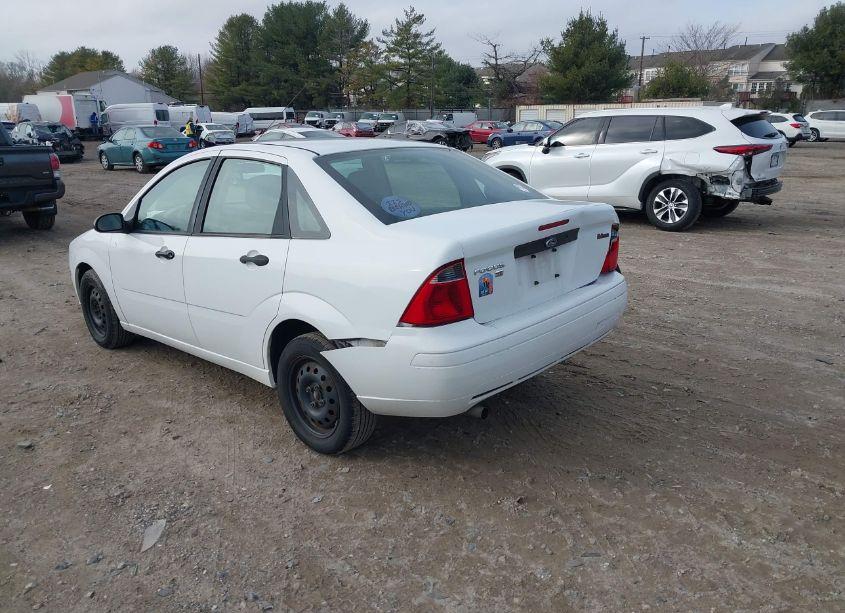 Photo 3 of 2007 Ford Focus S/SE/SES (VIN 1FAFP34N97W159755)