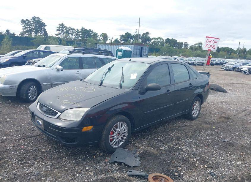 Photo 2 of 2007 Ford Focus S/SE/SES (VIN 1FAFP34N97W272945)