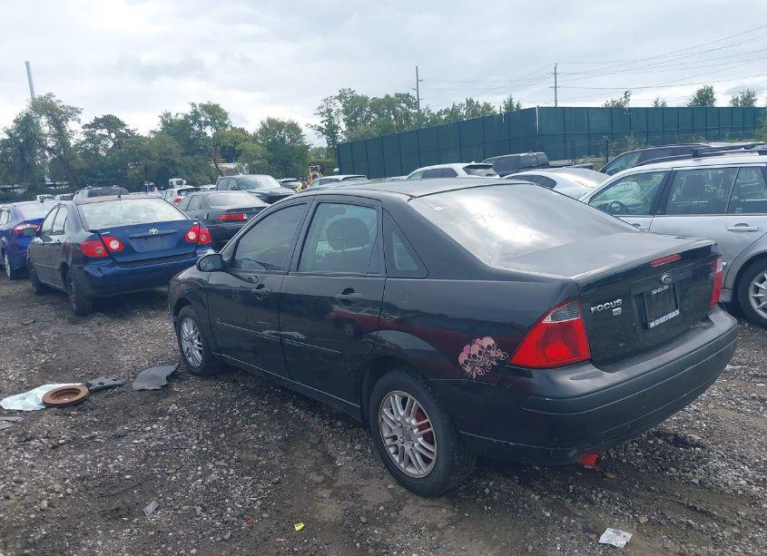 Photo 3 of 2007 Ford Focus S/SE/SES (VIN 1FAFP34N97W272945)