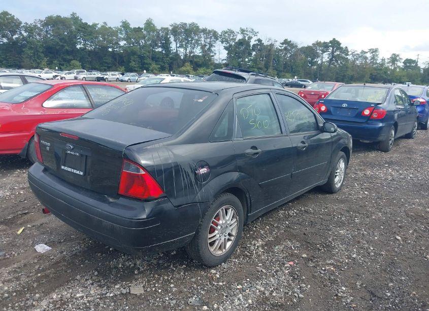 Photo 4 of 2007 Ford Focus S/SE/SES (VIN 1FAFP34N97W272945)