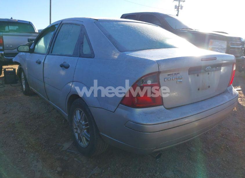 Photo 3 of 2007 Ford Focus S/SE/SES (VIN 1FAFP34N97W325627)