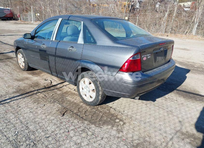 Photo 3 of 2007 Ford Focus S/SE/SES (VIN 1FAFP34N97W334201)