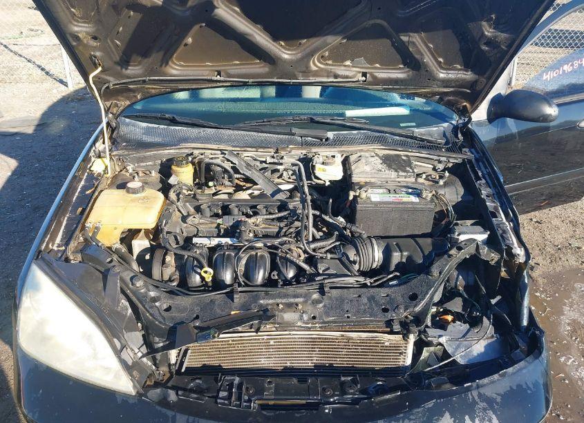 Photo 10 of 2005 Ford Focus ZX4 (VIN 1FAFP34NX5W143030)