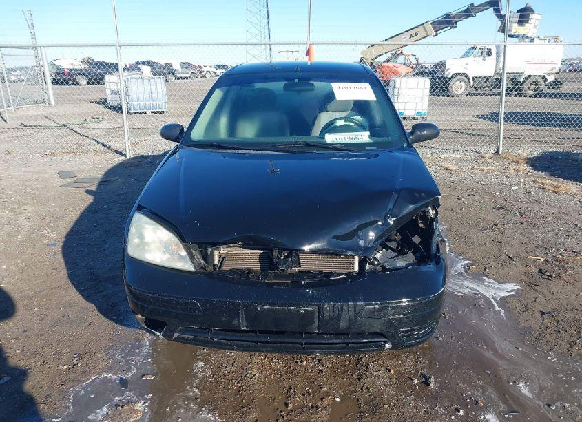 Photo 12 of 2005 Ford Focus ZX4 (VIN 1FAFP34NX5W143030)