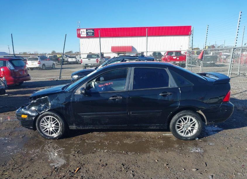 Photo 14 of 2005 Ford Focus ZX4 (VIN 1FAFP34NX5W143030)