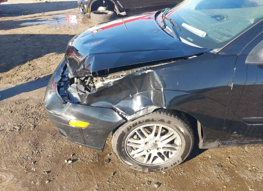 Photo 18 of 2005 Ford Focus ZX4 (VIN 1FAFP34NX5W143030)