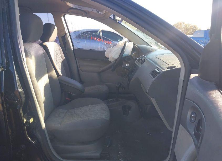 Photo 5 of 2005 Ford Focus ZX4 (VIN 1FAFP34NX5W143030)