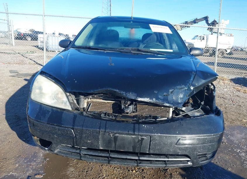 Photo 6 of 2005 Ford Focus ZX4 (VIN 1FAFP34NX5W143030)