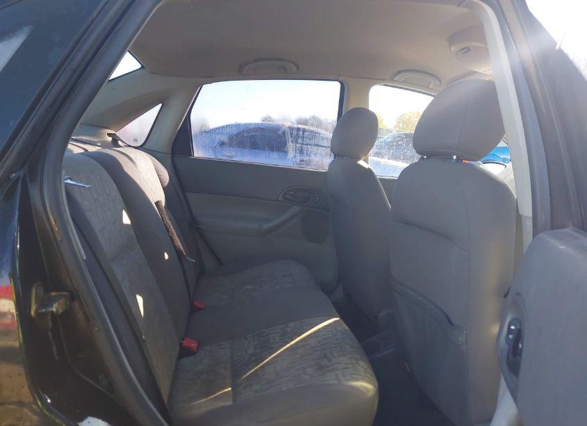 Photo 8 of 2005 Ford Focus ZX4 (VIN 1FAFP34NX5W143030)