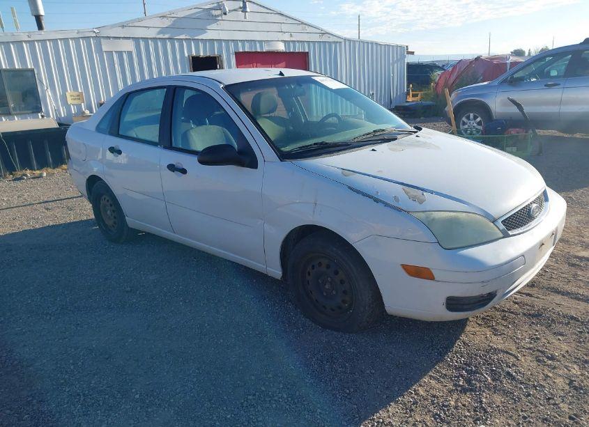 2005 Ford Focus ZX4 (VIN 1FAFP34NX5W158417) main photo