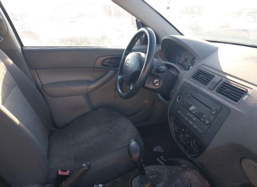 Photo 5 of 2005 Ford Focus ZX4 (VIN 1FAFP34NX5W158417)