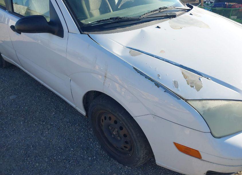 Photo 6 of 2005 Ford Focus ZX4 (VIN 1FAFP34NX5W158417)