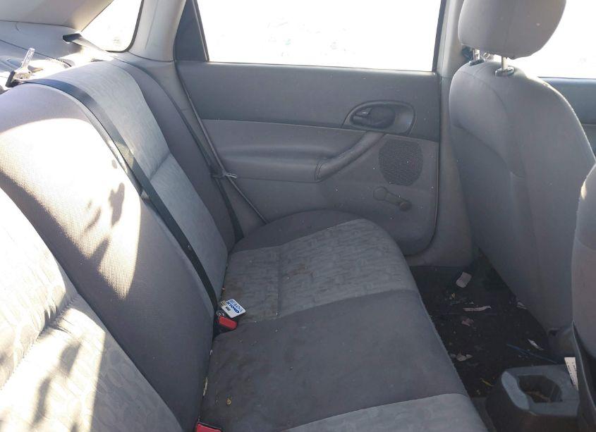 Photo 8 of 2005 Ford Focus ZX4 (VIN 1FAFP34NX5W158417)