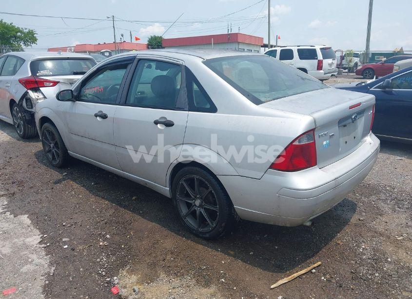 Photo 3 of 2005 Ford Focus ZX4 (VIN 1FAFP34NX5W167232)
