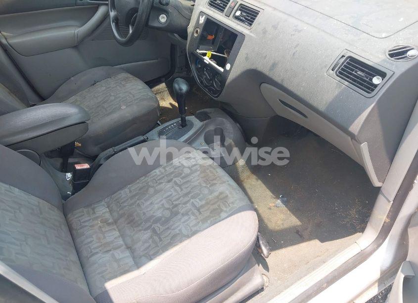 Photo 5 of 2005 Ford Focus ZX4 (VIN 1FAFP34NX5W167232)