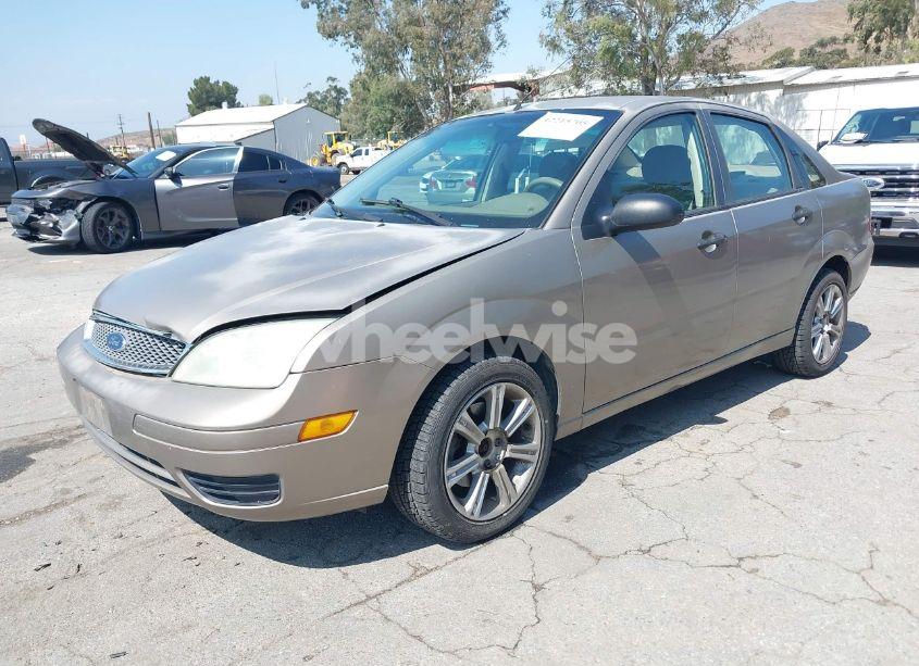Photo 2 of 2005 Ford Focus ZX4 (VIN 1FAFP34NX5W179154)