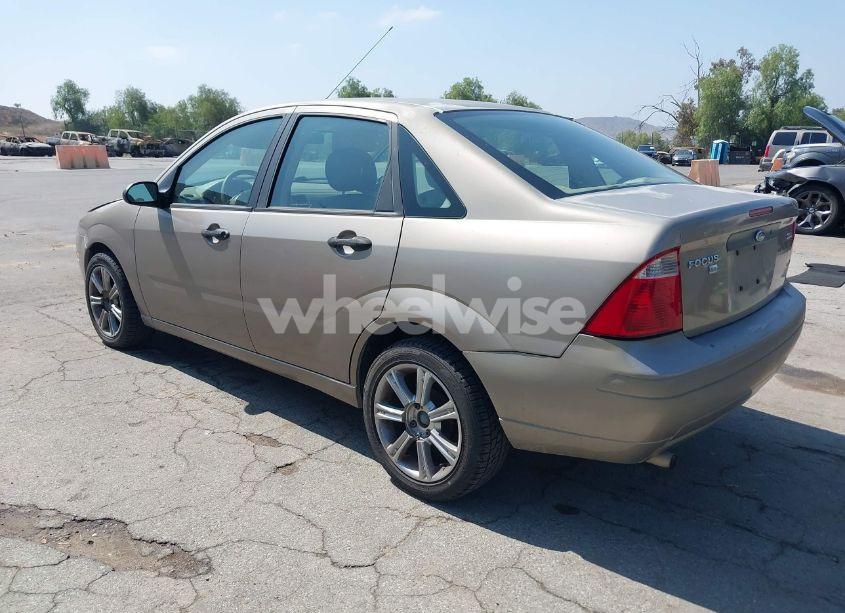 Photo 3 of 2005 Ford Focus ZX4 (VIN 1FAFP34NX5W179154)
