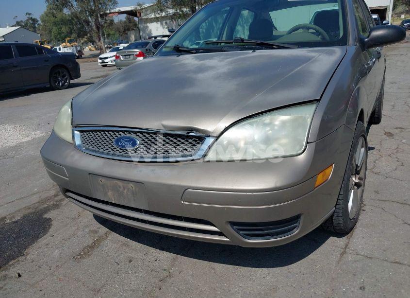 Photo 6 of 2005 Ford Focus ZX4 (VIN 1FAFP34NX5W179154)