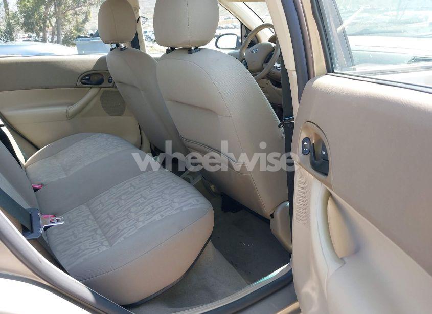 Photo 8 of 2005 Ford Focus ZX4 (VIN 1FAFP34NX5W179154)