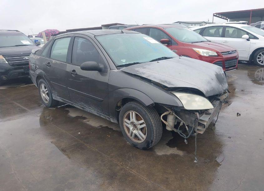 2005 Ford Focus ZX4 (VIN 1FAFP34NX5W188937) main photo