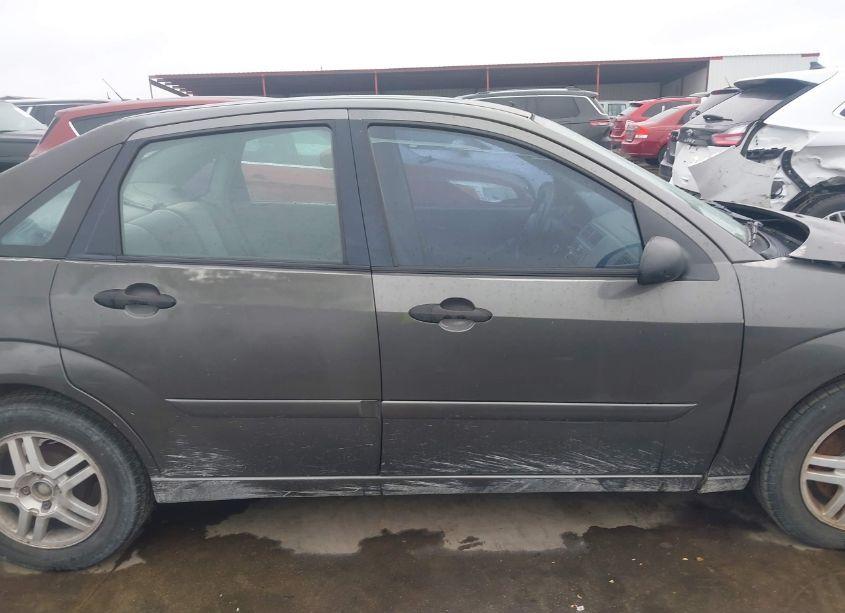 Photo 14 of 2005 Ford Focus ZX4 (VIN 1FAFP34NX5W188937)