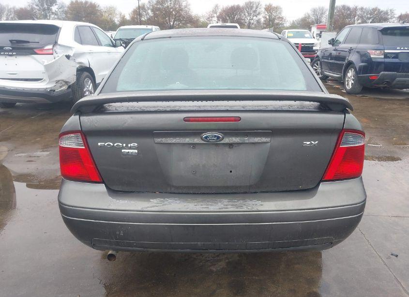 Photo 17 of 2005 Ford Focus ZX4 (VIN 1FAFP34NX5W188937)