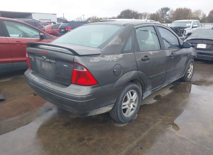 Photo 4 of 2005 Ford Focus ZX4 (VIN 1FAFP34NX5W188937)